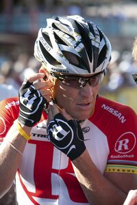 La 39 de ani, Lance Armstrong se retrage